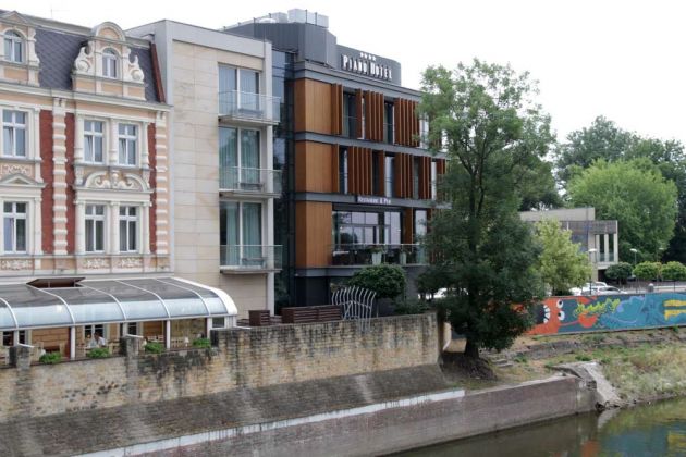 Hotel am Oderufer auf der Insel Pasieka - Opole, Oppeln in Oberschlesien Hotel am Oderufer auf der Insel Pasieka - Opole, Oppeln in Oberschlesien