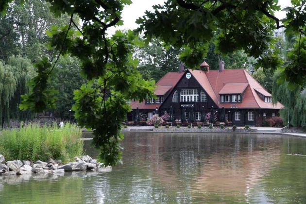 Ein künstlich angelegter Teich auf der Insel Pasieka - Opole, Oppeln in Oberschlesien