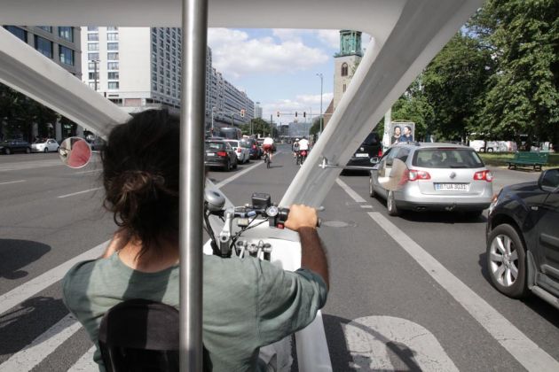 Berlins Mitte - zurück mit dem E-Fahrrad-Rikscha zum Alexanderplatz Berlins Mitte - zurück mit dem E-Fahrrad-Rikscha zum Alexanderplatz