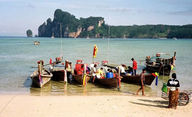 Der Loh Dalum Beach auf Ko Phi Phi Don Der Loh Dalum Beach auf Ko Phi Phi Don