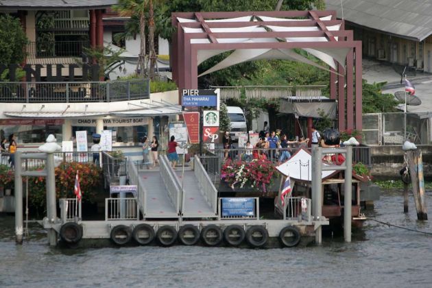 Der Tha Maharaj Pier am Chao Phraya River - Bangkok Der Tha Maharaj Pier am Chao Phraya River - Bangkok