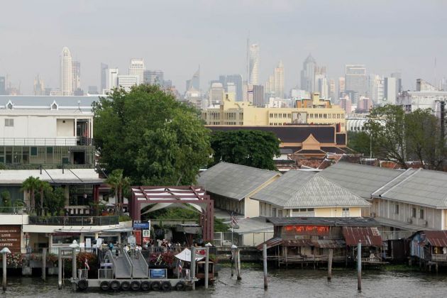 Der Tha Maharaj Pier am Chao Phraya River - Bangkok Der Tha Maharaj Pier am Chao Phraya River - Bangkok