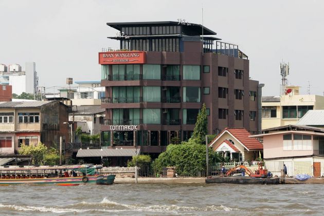 Das Hotel Baan Wanglang Riverside am Ufer des Chao Phraya Rivers in Bangkok-Noi Das Hotel Baan Wanglang Riverside am Ufer des Chao Phraya Rivers in Bangkok-Noi