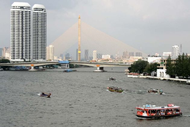 Bangkok - die Phra Pin Klao Brücke über den Chao Phraya Bangkok - die Phra Pin Klao Brücke über den Chao Phraya