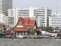 Der Wat Rakhang Tempel und die Wanglang Riverside in Bangkok Noi