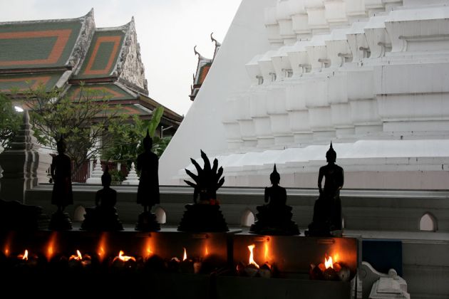 Impresionen im Inneren des Ubosot des buddhistischen Tempels Wat Rakhang - Bangkok Impresionen im Inneren des Ubosot des buddhistischen Tempels Wat Rakhang - Bangkok