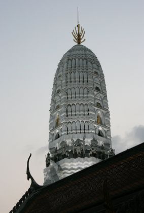 Der Prang des Wat Rakhang Tempels aus der frühen Rattanakosin-Periode Der Prang des Wat Rakhang Tempels aus der frühen Rattanakosin-Periode