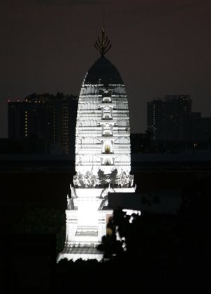 Der Prang des Wat Rakhang Tempels aus der frühen Rattanakosin-Periode Der Prang des Wat Rakhang Tempels aus der frühen Rattanakosin-Periode