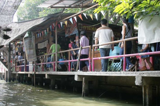 Auf dem Taling Chan Floating Market in Bangkok - Thailand Auf dem Taling Chan Floating Market in Bangkok - Thailand