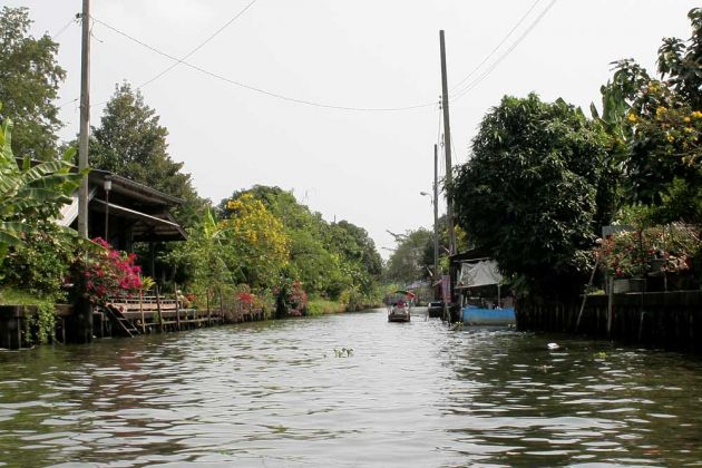 Eine Fahrt mit dem Longboat auf den Khlongs - Bangkok Eine Fahrt mit dem Longboat auf den Khlongs - Bangkok