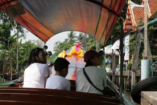 Eine Fahrt mit dem Longboat auf den Khlongs - Bangkok Eine Fahrt mit dem Longboat auf den Khlongs - Bangkok