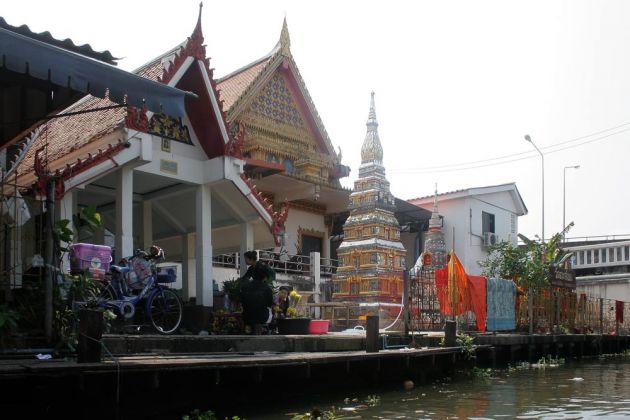 Eine Fahrt mit dem Longboat auf den Khlongs - Bangkok Eine Fahrt mit dem Longboat auf den Khlongs - Bangkok