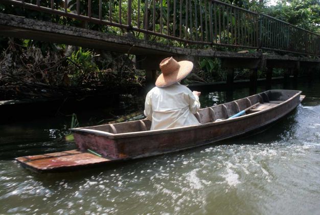 Eine Fahrt mit dem Longboat auf den Khlongs - Bangkok Eine Fahrt mit dem Longboat auf den Khlongs - Bangkok
