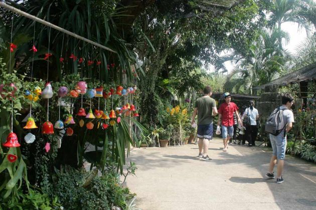 Longboat-Fahrt - ein besuch von Uncle Chaleaw's Orchid Farm Longboat-Fahrt - ein besuch von Uncle Chaleaw's Orchid Farm