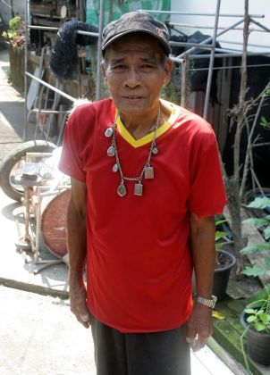 Uncle Chaleaw's Orchid Farm, der stolze Besitzer Uncle Chaleaw's Orchid Farm, der stolze Besitzer