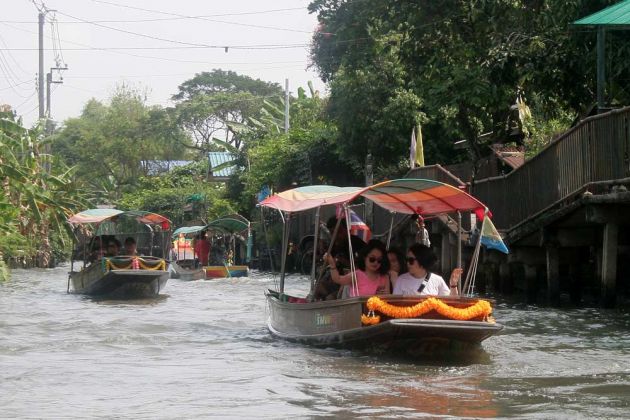 Eine Fahrt mit dem Longboat auf den Khlongs - Bangkok Eine Fahrt mit dem Longboat auf den Khlongs - Bangkok