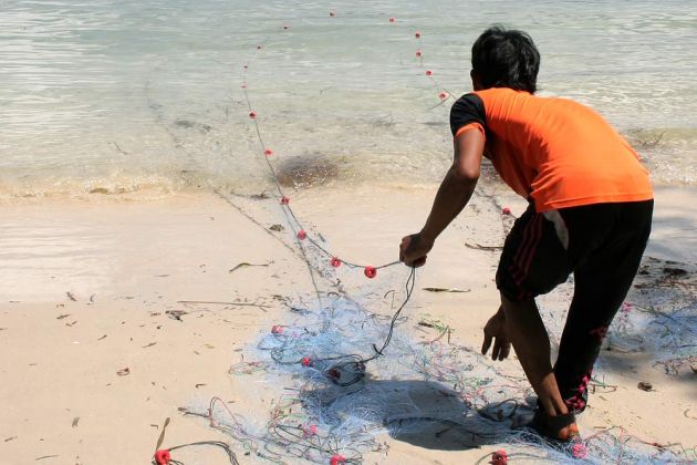 Fischer am Sivalai Beach auf Ko Mook Fischer am Sivalai Beach auf Ko Mook