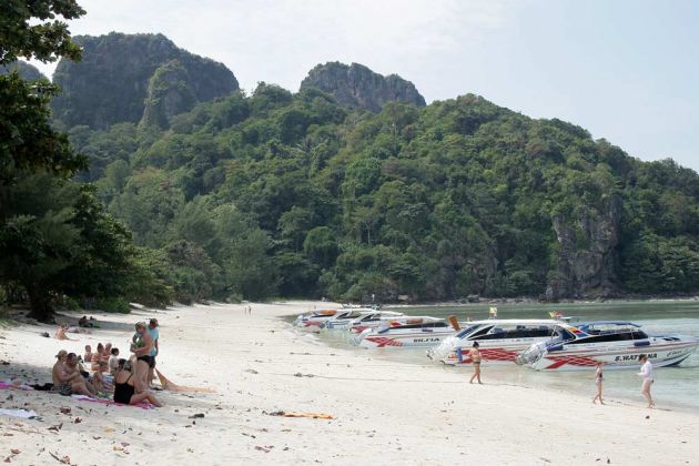 Loh Lana Bay - Ko Phi Phi Don Loh Lana Bay - Ko Phi Phi Don