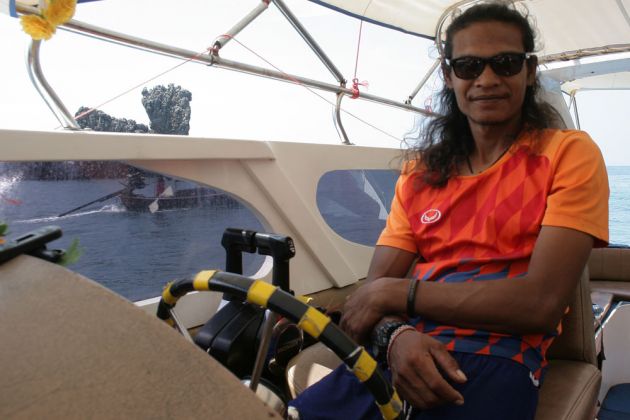 Der Captain unseres Speedboats Der Captain unseres Speedboats