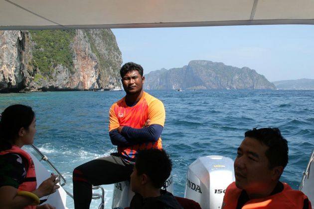 Auf der Fahrt nach Ko Phi Phi Leh - Andaman Sea Auf der Fahrt nach Ko Phi Phi Leh - Andaman Sea