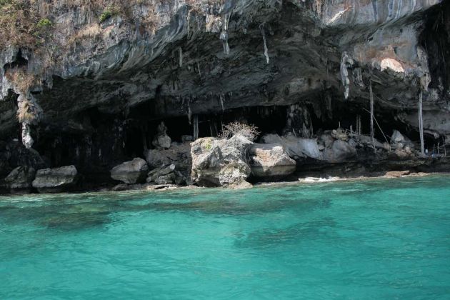 Die Viking Cave, eine Kalksteinhöhle mit Schwalbennestern zum Export nach China - Ko Phi Phi Leh Die Viking Cave, eine Kalksteinhöhle mit Schwalbennestern zum Export nach China - Ko Phi Phi Leh