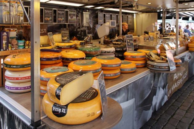 Groningen - ein Käsestand auf dem Wochenmarkt, Vismarkt Groningen - ein Käsestand auf dem Wochenmarkt, Vismarkt