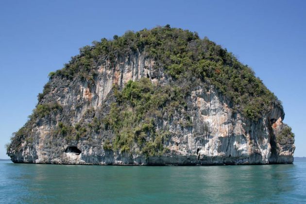 Unbewohnte Felseninsel im Ko Hong Archipel - Andaman Sea Unbewohnte Felseninsel im Ko Hong Archipel - Andaman Sea