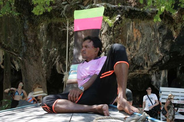 Der Kapitän unseres Longtail-Bootes hat Pause - Ko Lao Lading im Ko Hong Archipel Der Kapitän unseres Longtail-Bootes hat Pause - Ko Lao Lading im Ko Hong Archipel