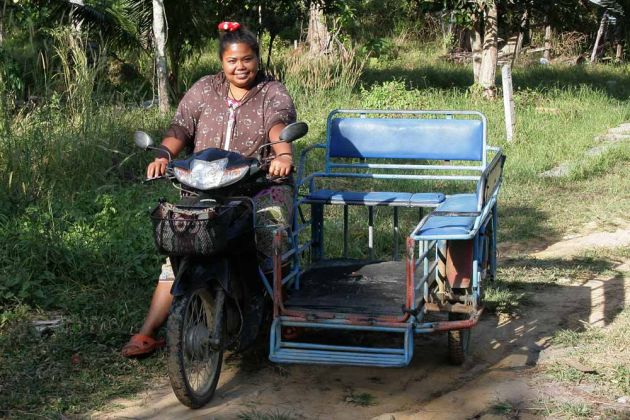 Unser Taxi mit einer charmanten und lieben Fahrerin auf Ko Mook Unser Taxi mit einer charmanten und lieben Fahrerin auf Ko Mook