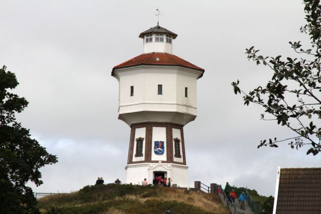 Der historische Wasserturm ist das Wahrzeichen von Langeoog