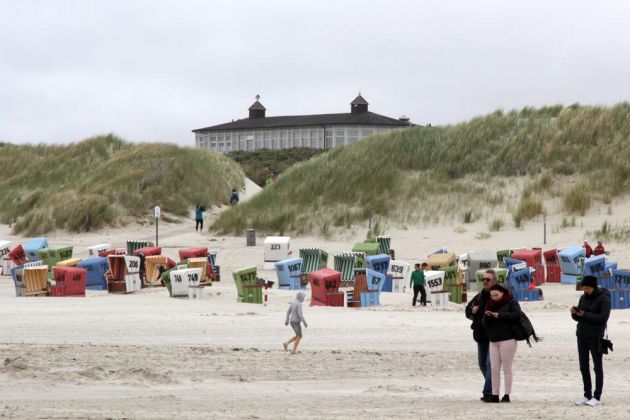 Langeoog - Strand und Strandhalle Langeoog - Strand und Strandhalle