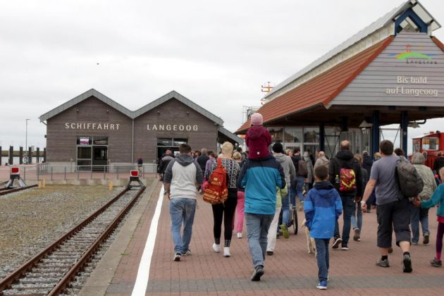 Langeoog - der Bahnhof am Fähranleger der Inselschiffahrt Langeoog - der Bahnhof am Fähranleger der Inselschiffahrt