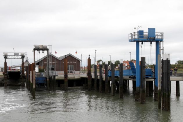Langeoog am Hafen - der Fähranleger der Inselschiffahrt