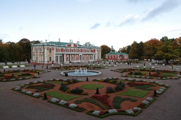 Das barocke Schloss Kadriorg, Kadrioru loss, des Baujahres 1718 - der frühere Sommersitz des Zars Peter des Grossen Das barocke Schloss Kadriorg, Kadrioru loss, des Baujahres 1718 - der frühere Sommersitz des Zars Peter des Grossen