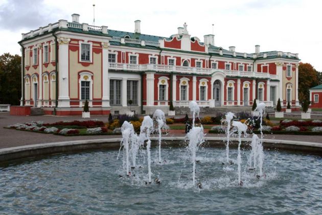 Das barocke Schloss Kadriorg, Kadrioru loss, des Baujahres 1718 - der frühere Sommersitz des Zars Peter des Grossen Das barocke Schloss Kadriorg, Kadrioru loss, des Baujahres 1718 - der frühere Sommersitz des Zars Peter des Grossen