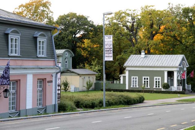 Das Johannes-Mikkel-Museum, die ehemalige Schlossküche, und die Neue Wache - Tallinn Kadriorg Das Johannes-Mikkel-Museum, die ehemalige Schlossküche, und die Neue Wache - Tallinn Kadriorg