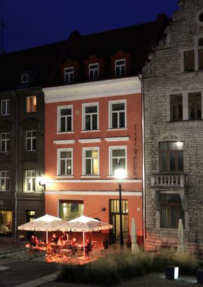 Unser Appartementhaus mit italienischen Restaurant in der Harju-Strasse in Tallinn Unser Appartementhaus mit italienischen Restaurant in der Harju-Strasse in Tallinn