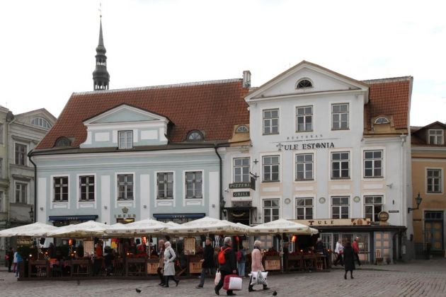 Tallinn - der Rathausmarkt, Fassaden an der westlichen Seite Tallinn - der Rathausmarkt, Fassaden an der westlichen Seite