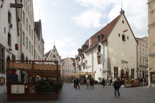 Tallinn, der Alte Markt, Vana turg, mit den Restaurants Peppersack und Olde Hansa Tallinn, der Alte Markt, Vana turg, mit den Restaurants Peppersack und Olde Hansa