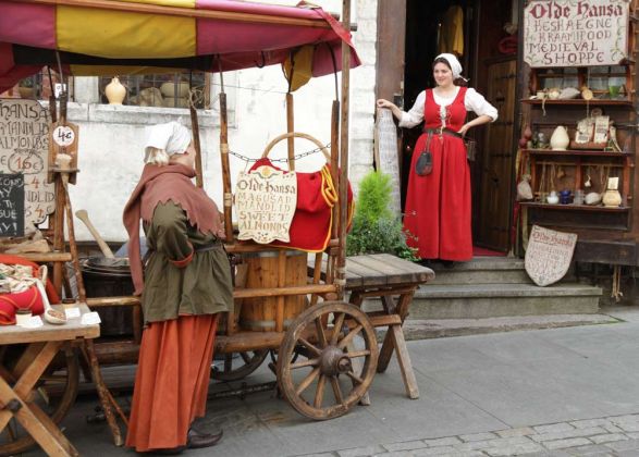 Tallinn, der Alte Markt, Vana turg,- Verkaufsstand an der Olden Hansa Tallinn, der Alte Markt, Vana turg,- Verkaufsstand an der Olden Hansa