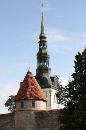 Stadtmauer und Turm der Nikolaikirche, Niguliste kirik - Toompea,,Domberg, Stadtmauer und Turm der Nikolaikirche, Niguliste kirik - Toompea,,Domberg,