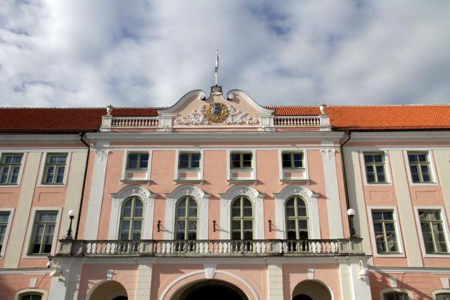 Das Schloss und Parlamentsgebäude auf dem Domberg - Tallinn Das Schloss und Parlamentsgebäude auf dem Domberg - Tallinn