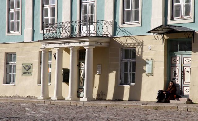 Das historische Postgebäude auf dem Domberg in Tallinn