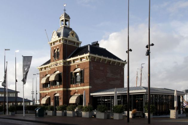 Historisches Gebäude der Hafenverwaltung - Harlingen, Friesland Historisches Gebäude der Hafenverwaltung - Harlingen, Friesland