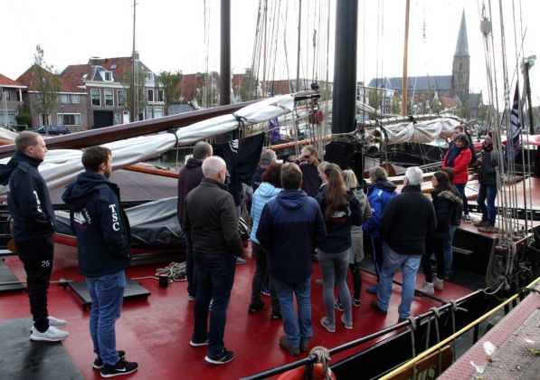 Segeleinweisung auf der Frans Horjus durch den matrosen Michel - Zuiderhaven, Harlingen Segeleinweisung auf der Frans Horjus durch den matrosen Michel - Zuiderhaven, Harlingen
