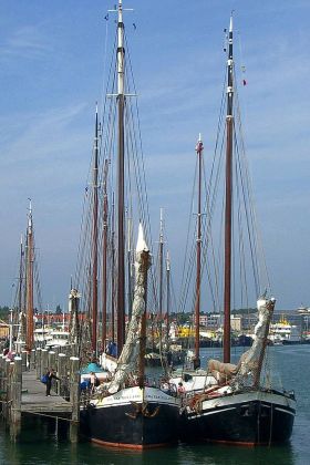 West-Terschelling - Traditions-Segler im Hafen