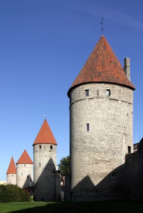 Der Platz derTürme, der alte Verteidigungsring der unteren Altstadt - Tallinn, Estland Der Platz derTürme, der alte Verteidigungsring der unteren Altstadt - Tallinn, Estland