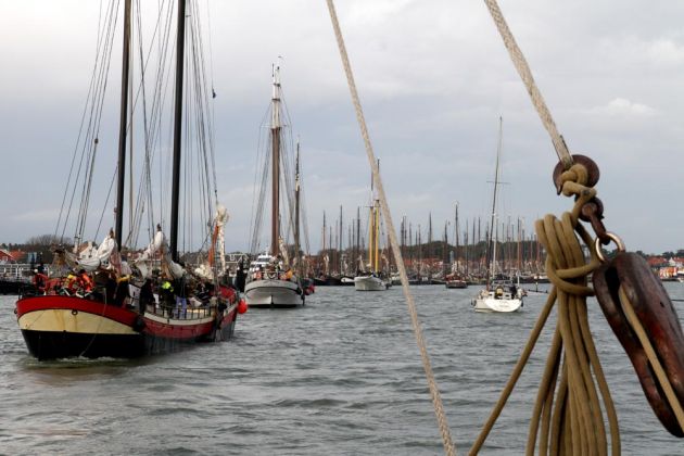 Das Brandaris Race - das Einlaufen der Traditions-Segler in den Hafen von West-Terschelling Das Brandaris Race - das Einlaufen der Traditions-Segler in den Hafen von West-Terschelling
