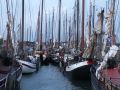 Brandaris Race - die historischen Segler zur Blauen Stunde im Seglerhafen von West-Terschelling