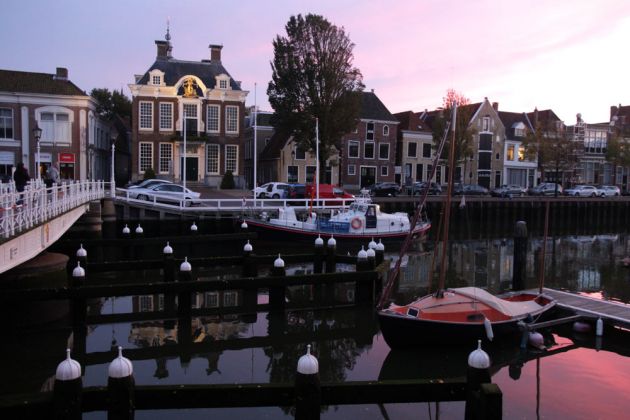 Stadhuis Harlingen, das historische Rathaus am Noorderhaven Stadhuis Harlingen, das historische Rathaus am Noorderhaven